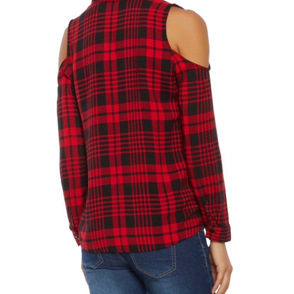 Large off shoulder button down💋😎 - Picture 2 of 2